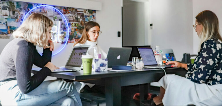 The Role of Online Presence Management in Scaling Digital Agencies